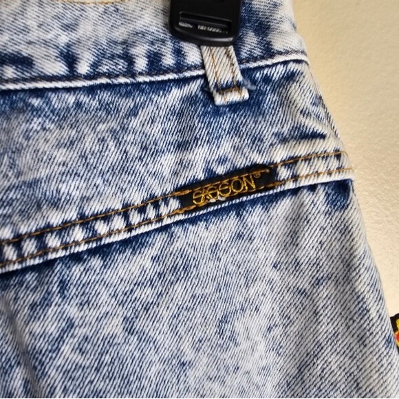 Sasson vintage acid wash jean skirt with bow size 9 runs small closer to 6 - Picture 5 of 7